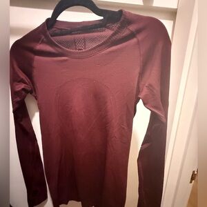 Lululemon Women's Size 6 Long Sleeve Hip Length Maroon Swiftly Tech Top